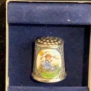Vintage Hummel sewing thimble